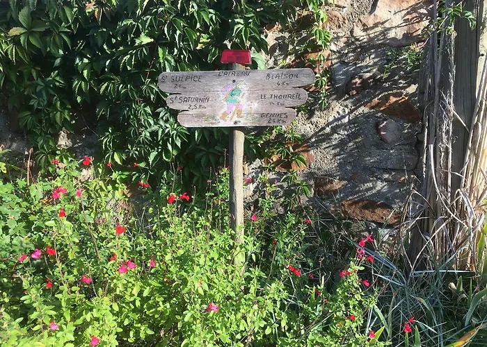 לינה וארוחת בוקר Manoir De Jouralem 4*